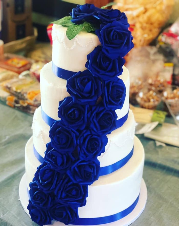 Royals Cake — custom cake by Zugar Coma Zweetz